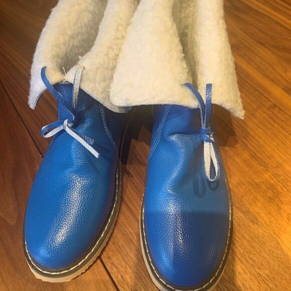 Boots, never worn, sz 7, faux leather and shearling, bright blue - Picture 3 of 16